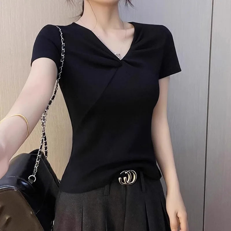 Summer V-neck Crew Neck T-Shirt: Minimalist Design, Twisted Detail, Slim-Fit, Slimming Top, Trendy Ribbed Stretch Fabric