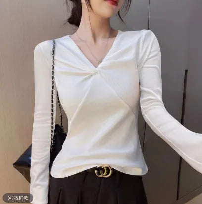 Summer V-neck Crew Neck T-Shirt: Minimalist Design, Twisted Detail, Slim-Fit, Slimming Top, Trendy Ribbed Stretch Fabric