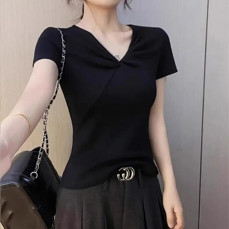 Summer V-neck Crew Neck T-Shirt: Minimalist Design, Twisted Detail, Slim-Fit, Slimming Top, Trendy Ribbed Stretch Fabric